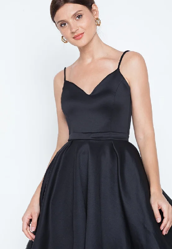 Mini dresses with embroidered details for a unique touch Flirty