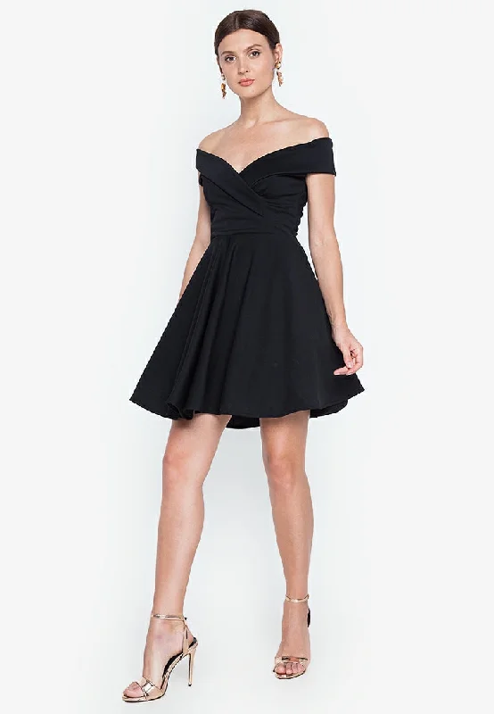 Mini dresses with embroidered details for a unique touch Cara
