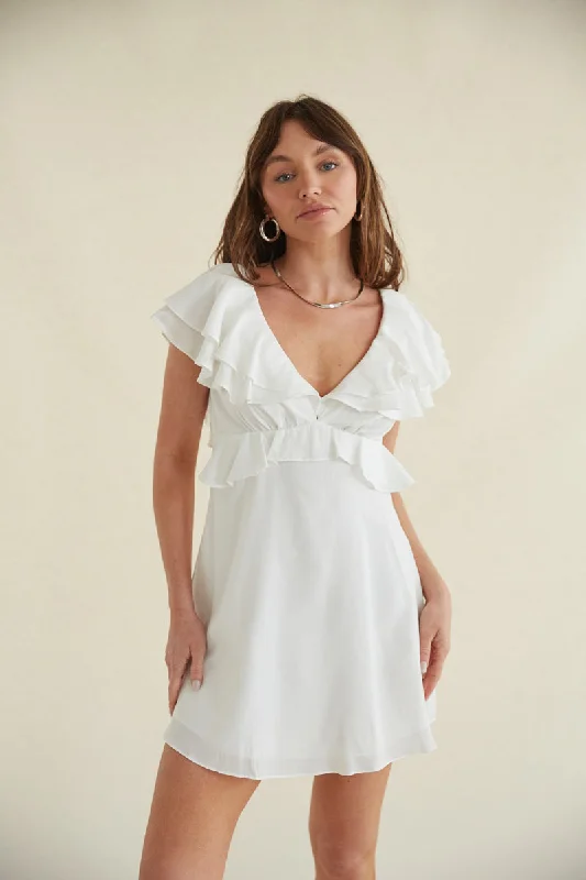 Mini dresses with gathered skirts for a voluminous effect Junie Open Back Flutter Sleeve Mini Dress Mini dresses with gathered skirts for a voluminous effect Junie Open Back Flutter Sleeve Mini Dress