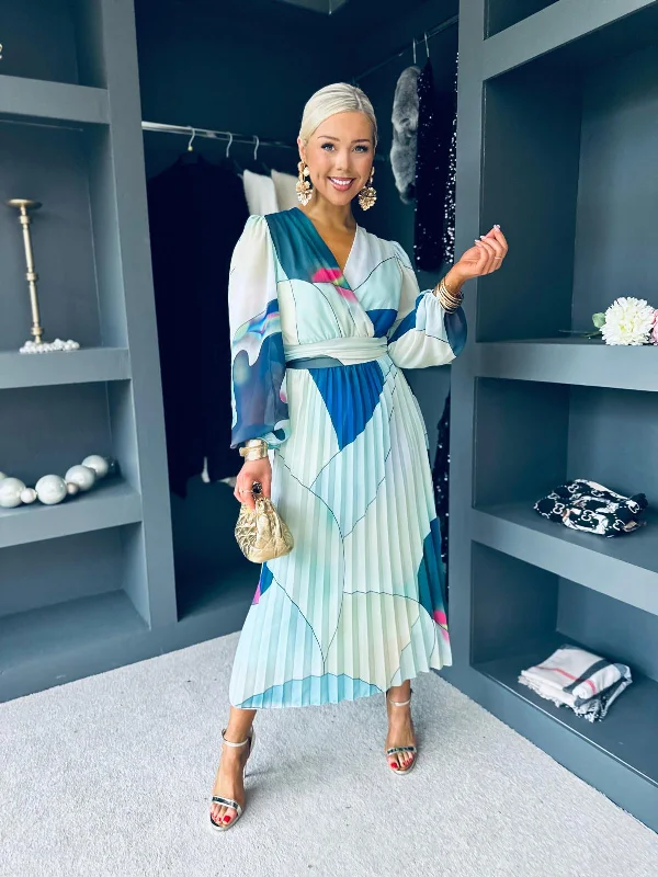 Midi dresses with pom - pom trims for a playful and festive look Ailbhe Pleated Midi Dress Mint Midi dresses with pom - pom trims for a playful and festive look Ailbhe Pleated Midi Dress Mint