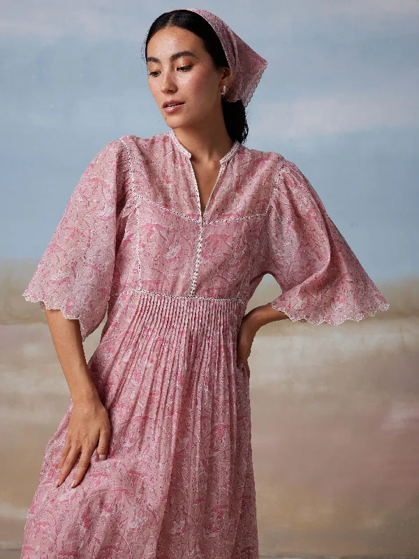 Midi dresses with bow accents for a sweet and charming look Terracotta Lace Midi Dress Midi dresses with bow accents for a sweet and charming look Terracotta Lace Midi Dress