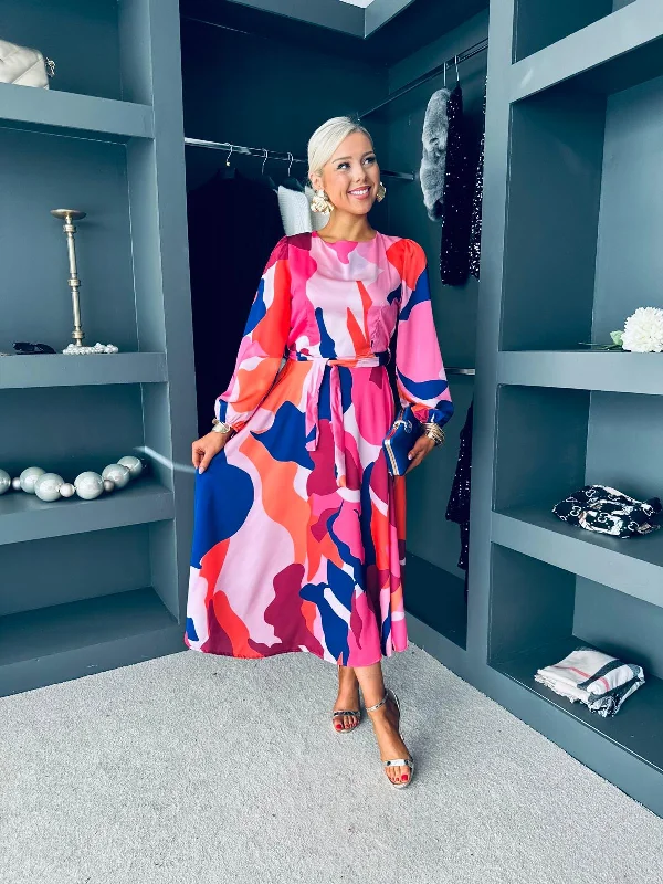 Midi dresses with ruched bodices for a feminine and fitted feel Aideen Round Neck Midi Dress Pink Midi dresses with ruched bodices for a feminine and fitted feel Aideen Round Neck Midi Dress Pink