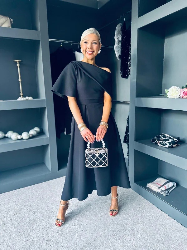 Midi dresses with patchwork patterns for a one - of - a - kind style Celine Detailed Occasion Dress Black Midi dresses with patchwork patterns for a one - of - a - kind style Celine Detailed Occasion Dress Black