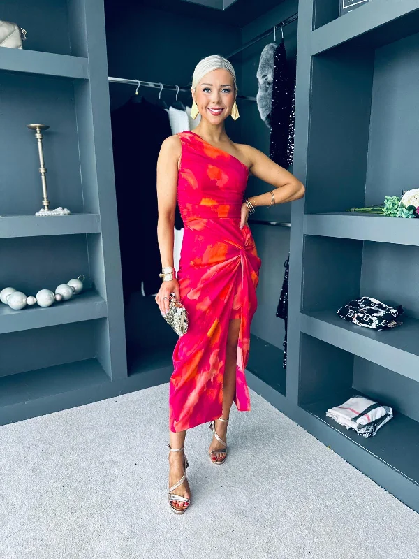 Midi dresses with ruched bodices for a feminine and fitted feel Katy Smudge Print Knot Detail Midi Dress Pink & Orange Midi dresses with ruched bodices for a feminine and fitted feel Katy Smudge Print Knot Detail Midi Dress Pink & Orange