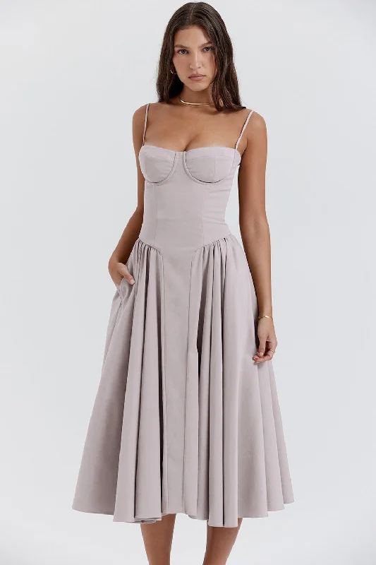 Velvet midi dresses in jewel tones for a glamorous winter event Edith Spaghetti Strap A-line Loose Midi Dress Velvet midi dresses in jewel tones for a glamorous winter event Edith Spaghetti Strap A-line Loose Midi Dress