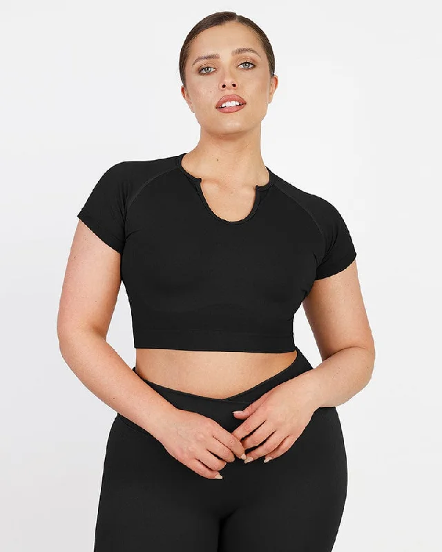 Women's Denim - Look Tight Trousers in Light Blue for a Casual and Versatile OptionSeamless Short Sleeve Top Women's Denim - Look Tight Trousers in Light Blue for a Casual and Versatile OptionSeamless Short Sleeve Top