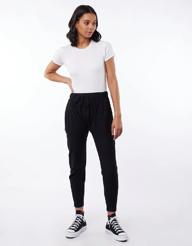 Women's Tight Trousers with Elastic Waistband in Black for Easy and Comfortable WearSilent Theory Flow Pant Black Women's Tight Trousers with Elastic Waistband in Black for Easy and Comfortable WearSilent Theory Flow Pant Black