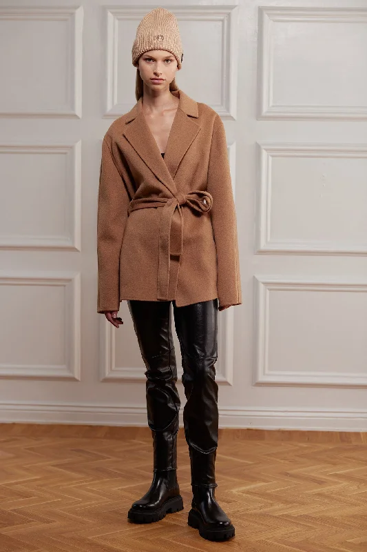 Petite women's wool blend coats with a tailored fit for a flattering silhouetteALESSIA CAMEL Petite women's wool blend coats with a tailored fit for a flattering silhouetteALESSIA CAMEL
