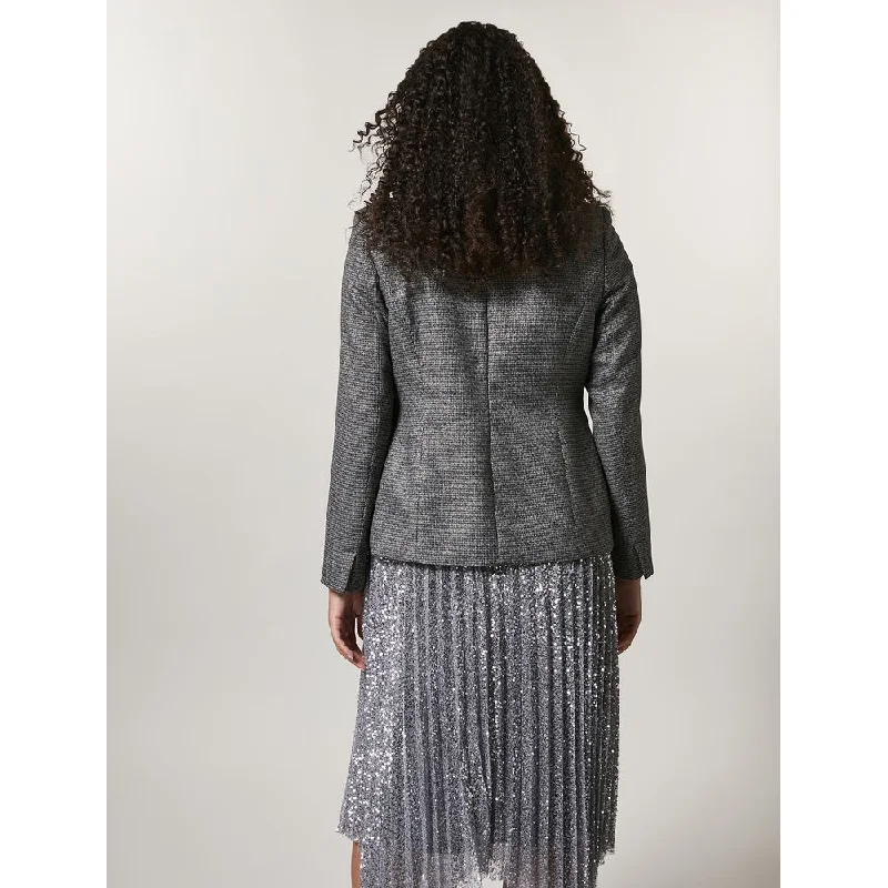 Women's cropped leather coats with silver studs for an edgy lookCARTA