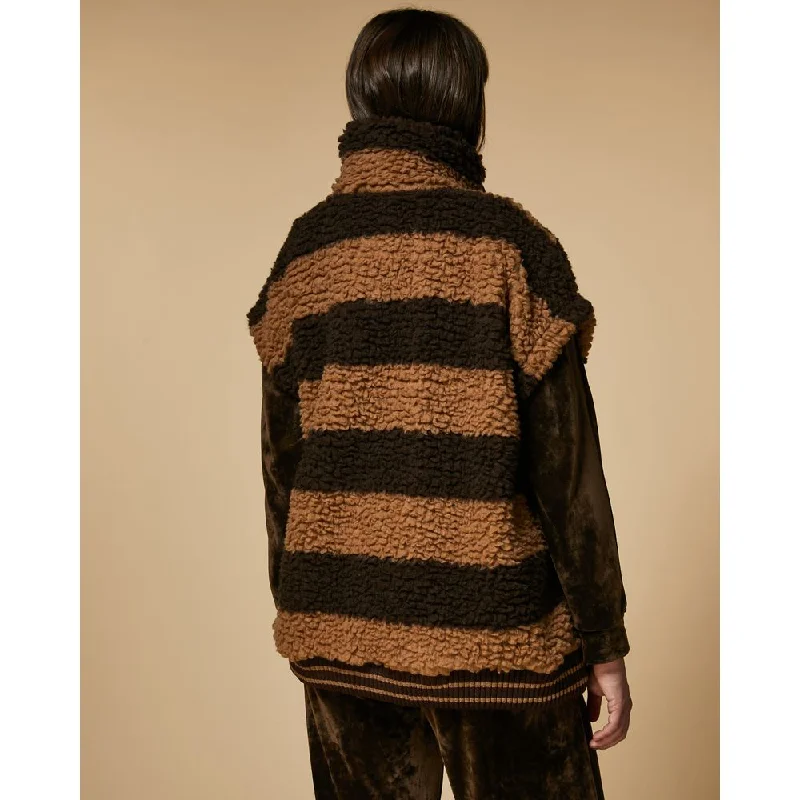 Mid - length women's down coats in a slim fit for a modern and sleek appearanceOLIBANO Mid - length women's down coats in a slim fit for a modern and sleek appearanceOLIBANO