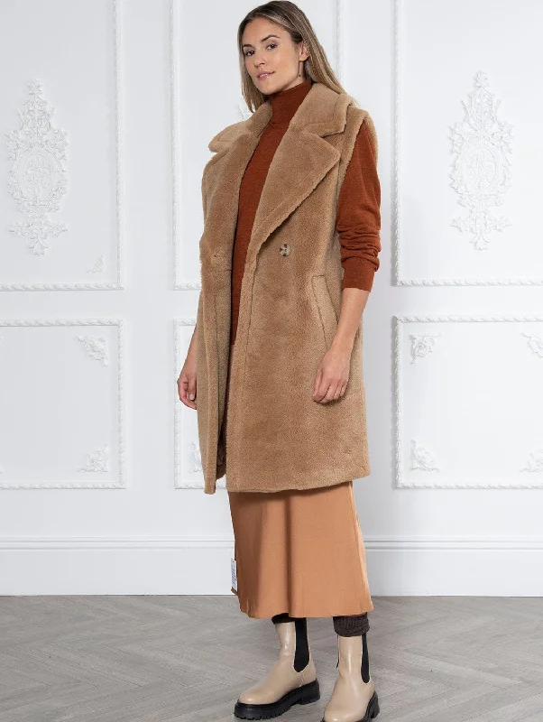 Plus size women's wool blend coats for a warm and stylish winterWeekend Rita Recycled Vegan Shearling Gilet | Camel Plus size women's wool blend coats for a warm and stylish winterWeekend Rita Recycled Vegan Shearling Gilet | Camel