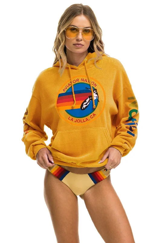 Women's long - sleeve cropped sweatshirt with ribbed cuffs for a snug fitAVIATOR NATION LA JOLLA RELAXED PULLOVER HOODIE - GOLD Women's long - sleeve cropped sweatshirt with ribbed cuffs for a snug fitAVIATOR NATION LA JOLLA RELAXED PULLOVER HOODIE - GOLD