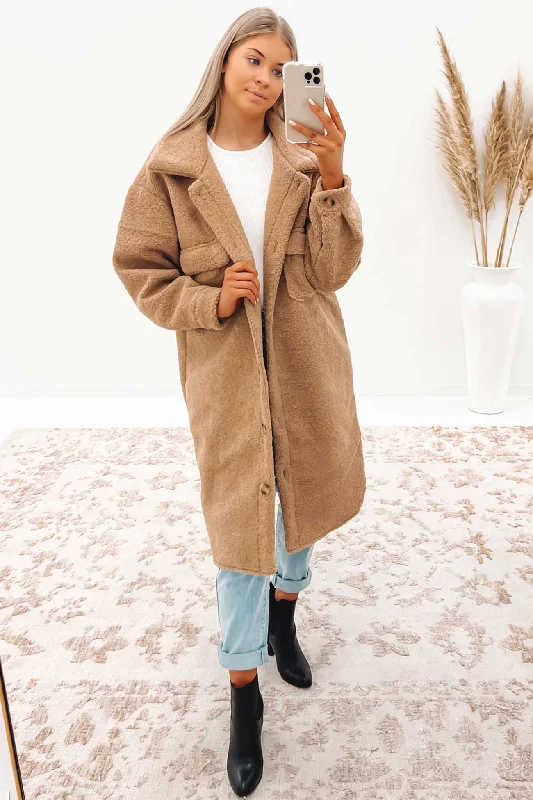 Women's cropped satin jackets in pastel shades for a glamorous evening outElara Teddy Jacket Beige Women's cropped satin jackets in pastel shades for a glamorous evening outElara Teddy Jacket Beige