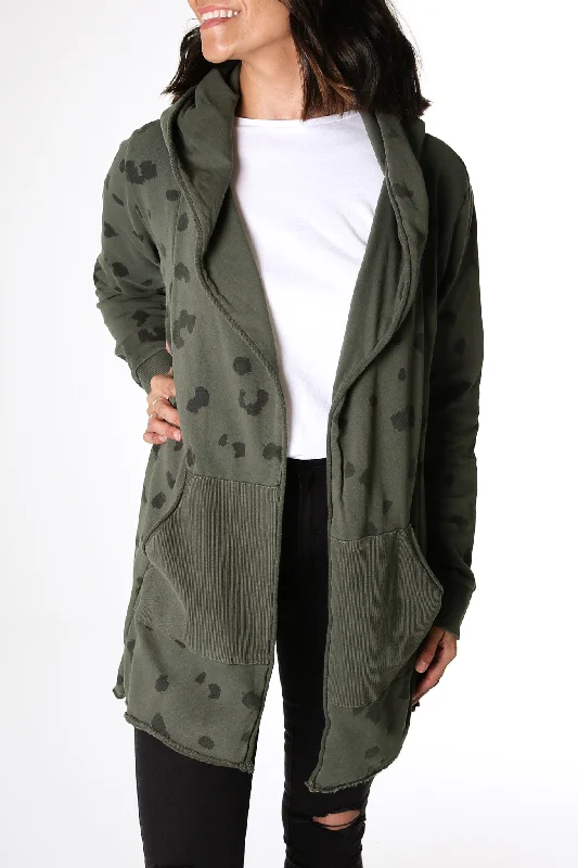Women's cropped down jackets in bold colors for a sporty and fashionable winter outfitGabriele Jacket Khaki Women's cropped down jackets in bold colors for a sporty and fashionable winter outfitGabriele Jacket Khaki