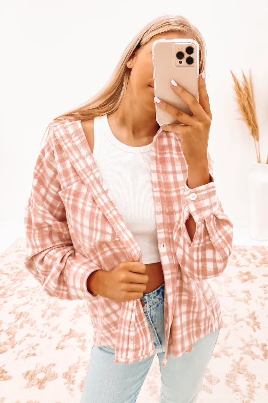 Women's quilted puffer jackets in a cropped silhouette for a modern twistKoby Shacket Pink Check Women's quilted puffer jackets in a cropped silhouette for a modern twistKoby Shacket Pink Check