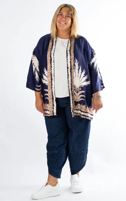 Women's cropped down jackets in bold colors for a sporty and fashionable winter outfitMei Cardigan | Navy Women's cropped down jackets in bold colors for a sporty and fashionable winter outfitMei Cardigan | Navy