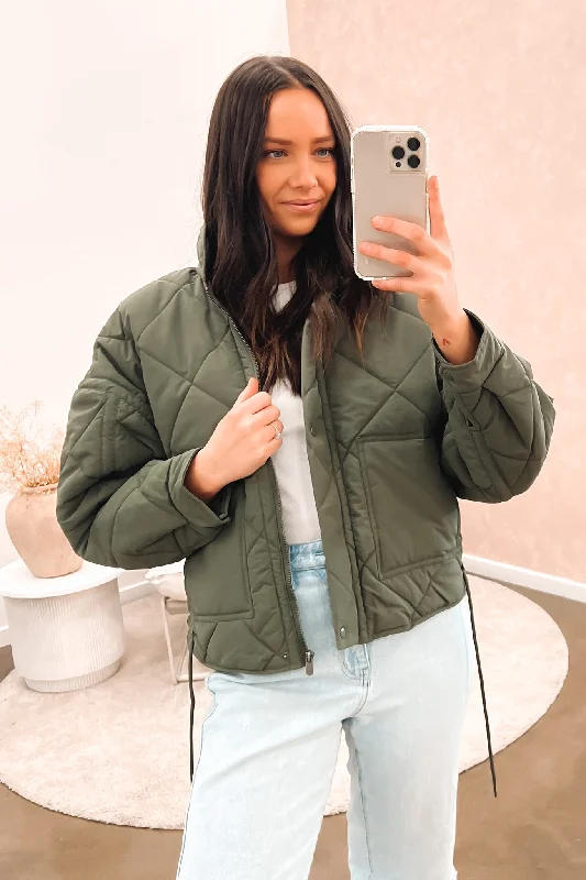 Women's quilted puffer jackets in a cropped silhouette for a modern twistMimi Jacket Khaki Women's quilted puffer jackets in a cropped silhouette for a modern twistMimi Jacket Khaki