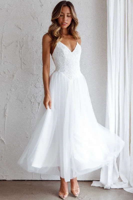 Pleated Women Dress with a Timeless and Elegant TextureNovoli Floral Embroidery Midi Dress White Pleated Women Dress with a Timeless and Elegant TextureNovoli Floral Embroidery Midi Dress White