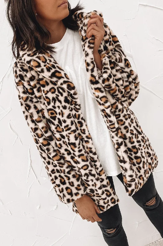 Women's cropped down jackets in bold colors for a sporty and fashionable winter outfitOlivia Leopard Fur Coat Print Women's cropped down jackets in bold colors for a sporty and fashionable winter outfitOlivia Leopard Fur Coat Print