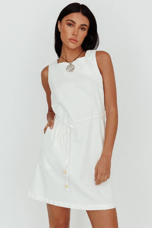 Sleeveless Women Dress in Bright Colors for Summer PartiesTirzah Side Pocket Shift Dress White Sleeveless Women Dress in Bright Colors for Summer PartiesTirzah Side Pocket Shift Dress White