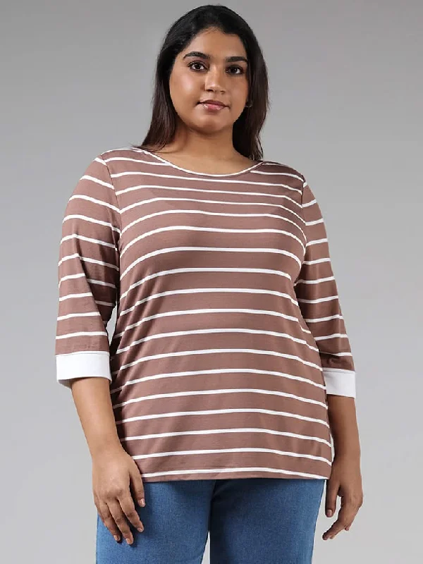 Women's pants with adjustable cuffs Dark - wash women jeans for a sophisticated and slimming effect Gia Tan Striped T-Shirt Women's pants with adjustable cuffs Dark - wash women jeans for a sophisticated and slimming effect Gia Tan Striped T-Shirt