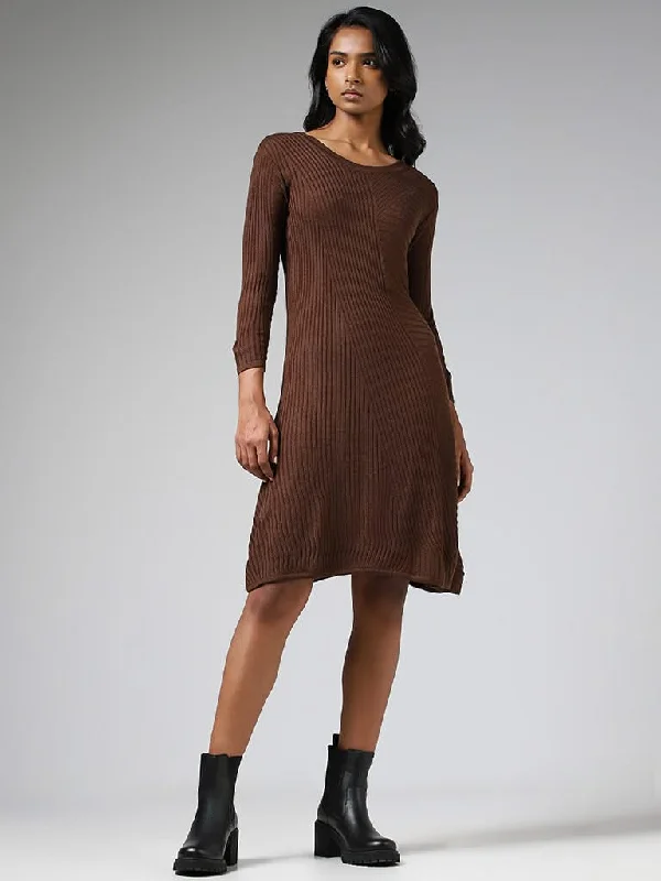 Women's pants for job interviews Skinny women jeans with a form - fitting design LOV Chocolate Brown Crisscross Striped Sweater Dress Women's pants for job interviews Skinny women jeans with a form - fitting design LOV Chocolate Brown Crisscross Striped Sweater Dress