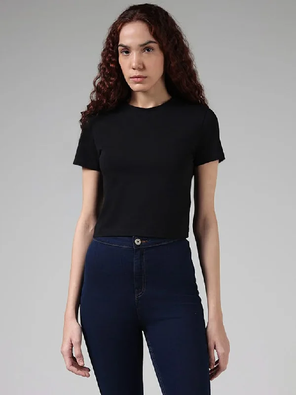 Women's denim shorts - style pants Light - wash women jeans for a fresh and summery appearance Nuon Solid Black Cotton Blend Crop T-Shirt Women's denim shorts - style pants Light - wash women jeans for a fresh and summery appearance Nuon Solid Black Cotton Blend Crop T-Shirt