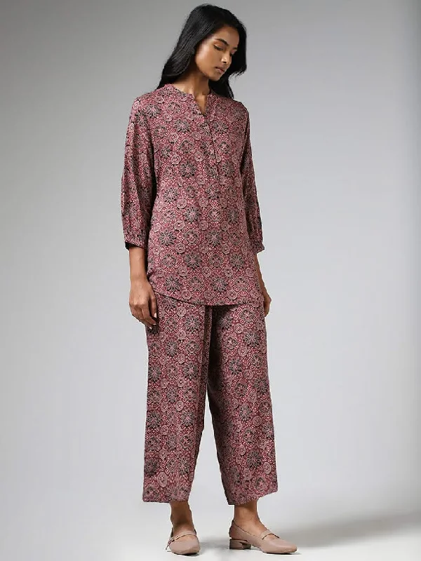 Women's cotton jogger pants Acid - wash women jeans with a retro finish Utsa Magenta Floral Printed Kurti Women's cotton jogger pants Acid - wash women jeans with a retro finish Utsa Magenta Floral Printed Kurti