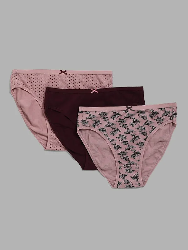 Women's pants for theme park visits Mom jeans for a nostalgic and casual look Wunderlove Light Pink Polka Dot Cotton Blend High Leg Briefs - Pack of 3 Women's pants for theme park visits Mom jeans for a nostalgic and casual look Wunderlove Light Pink Polka Dot Cotton Blend High Leg Briefs - Pack of 3