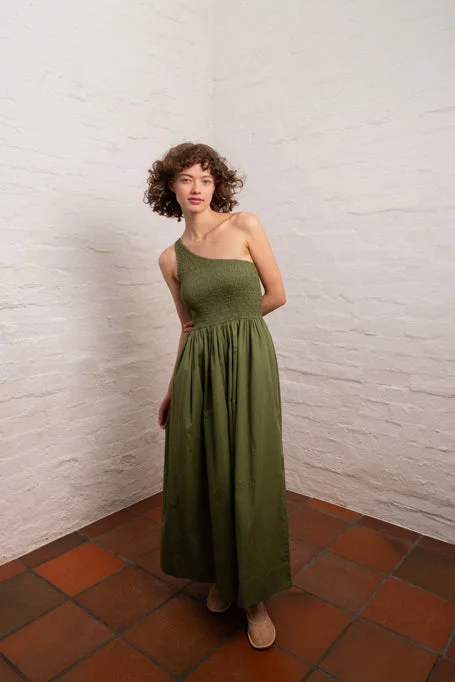 Maxi dresses with an empire waist for a flattering fit on all body typesJuni Dress | Olive Maxi dresses with an empire waist for a flattering fit on all body typesJuni Dress | Olive