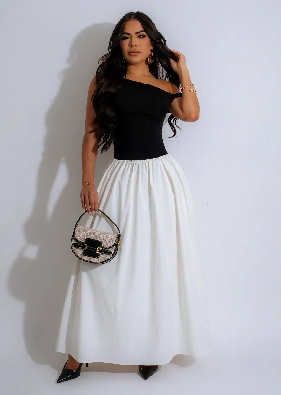 Maxi dresses with thin spaghetti straps for a delicate and feminine feelMidnight Harmony Maxi Dress Black Maxi dresses with thin spaghetti straps for a delicate and feminine feelMidnight Harmony Maxi Dress Black