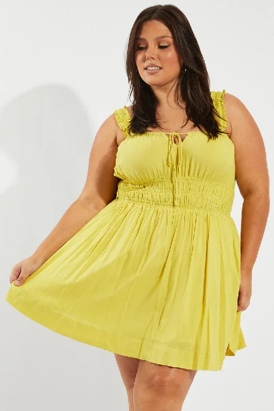 Mini dresses with gathered skirts for a voluminous effectGreen Tie Front Frill Strap Mini Dress Mini dresses with gathered skirts for a voluminous effectGreen Tie Front Frill Strap Mini Dress