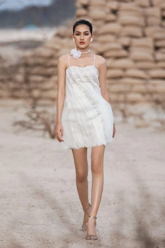Mini dresses with mesh panels for a sexy and trendy lookKennedy Straight Ruffled Lace Mini Dress Mini dresses with mesh panels for a sexy and trendy lookKennedy Straight Ruffled Lace Mini Dress