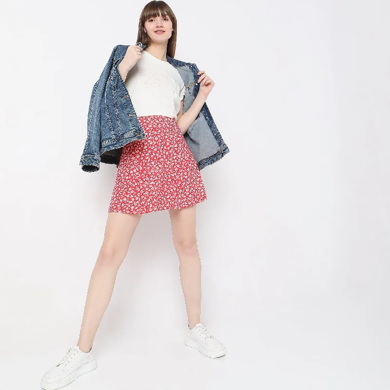 Ruffled Hem Women Shorts to Add a Feminine TouchRegular Fit Floral High Rise Skirt