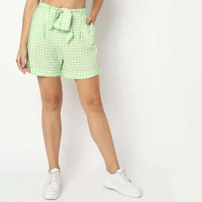 Belted Women Shorts to Enhance the WaistlineRelaxed Fit Checkered Mid Rise Shorts
